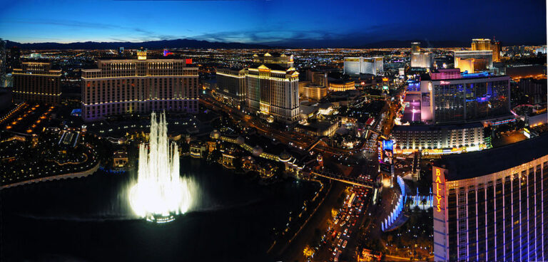 A night time picture of the Las Vegas strip